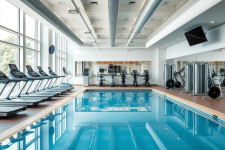 Преимущества фитнес-зала с бассейном для комплексного здоровья
