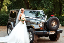 Аренда джипа на свадьбу: как выбрать эффектный автомобиль, не переплатить и получить идеальные кадры