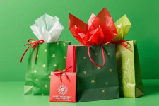 Самые популярные цвета подарочных сумочек и их значение в психологии — как выбрать идеальную упаковку?