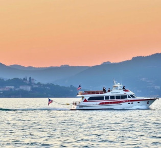 Прогулки по Черному морю из Морпорта Сочи: что стоит знать и как выбрать свою лодку