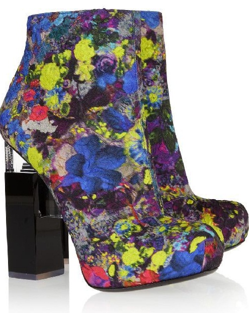Туфли с цветами – горячая тенденция осени 2012 года  