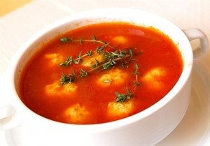 Томатный крем-суп с макаронами