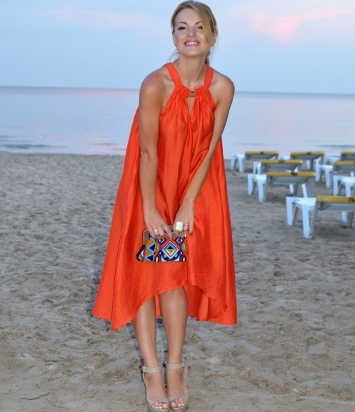 С чем носить оранжевое платье?