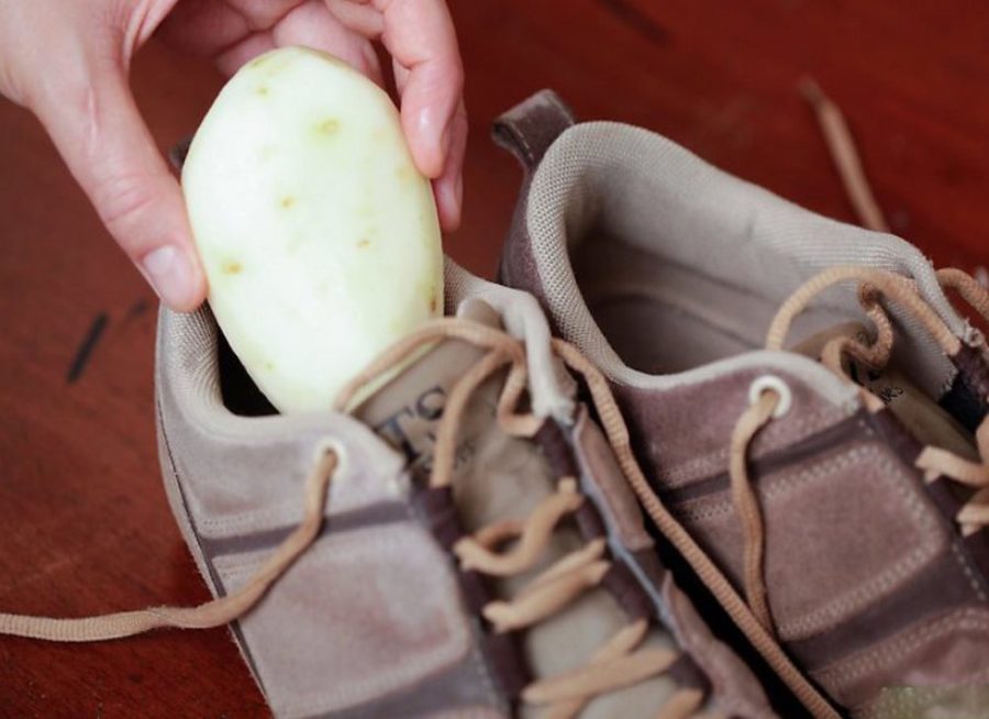 растянуть обувь с помощью картофеля