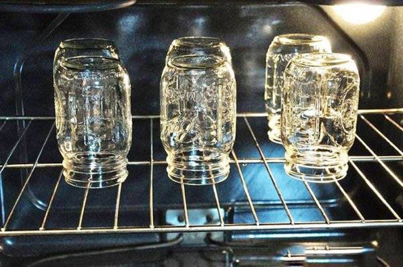 Как стерилизовать стеклянные банки в духовке