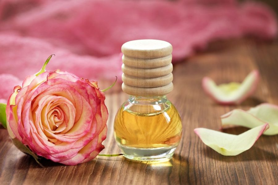 Эфирное масло розы: свойства и применение