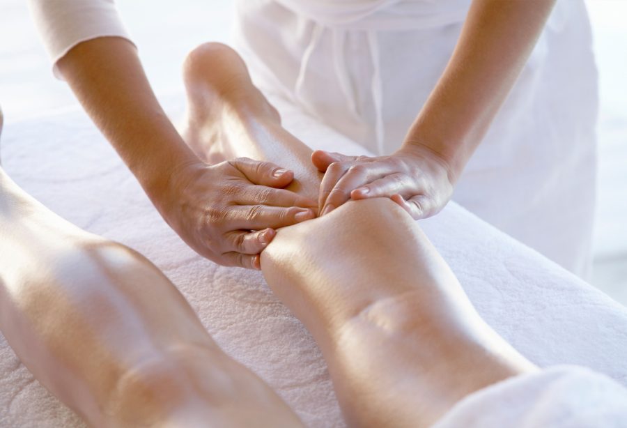 Как выполняют лимфодренажный массаж тела?