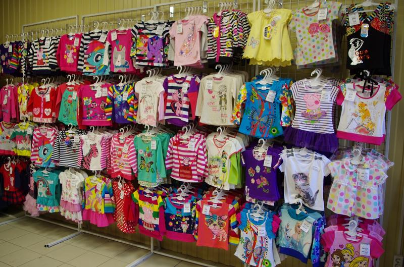 Как покупают детскую одежду оптом?