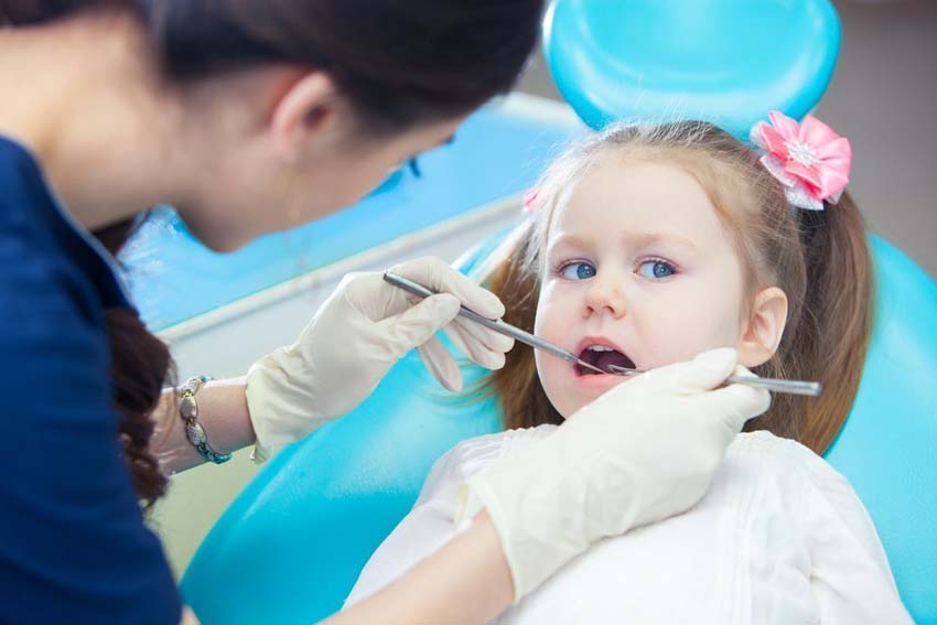 Как лечат зубы детям?