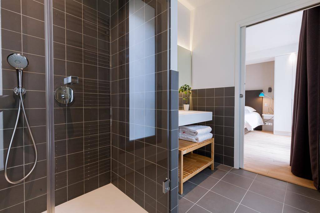 Как выбрать влагостойкую дверь для ванной?