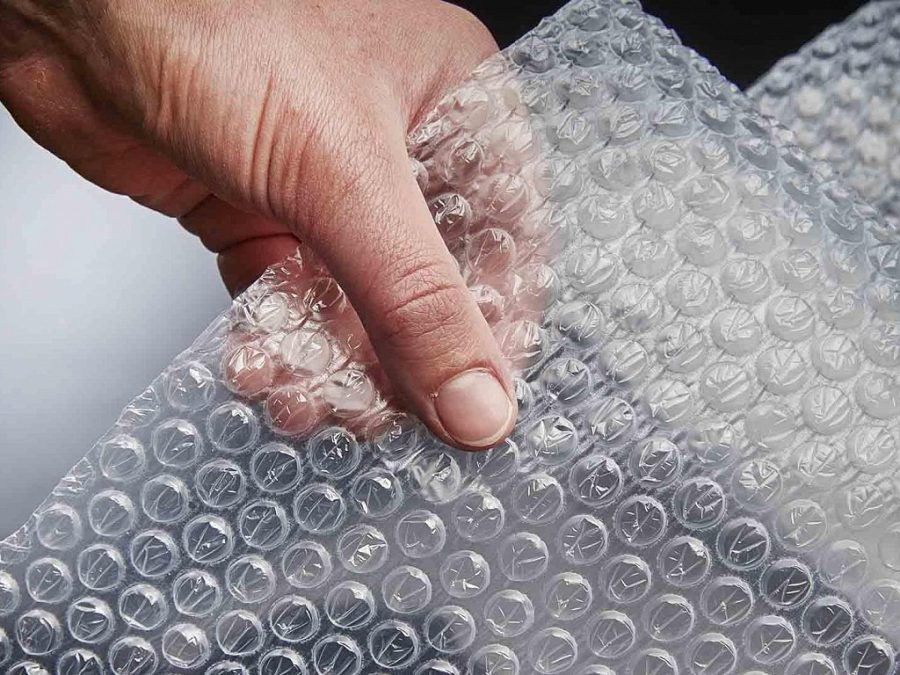 Защитите свои грузы с помощью воздушно-пузырьковой плёнки: преимущества и применение